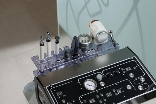 Modern device for needle free mesotherapy in a clinic
