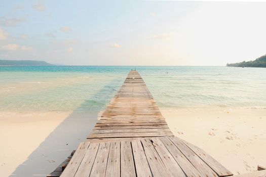 Scenic view of a wooden boardwalk leaving to the white sandy beach