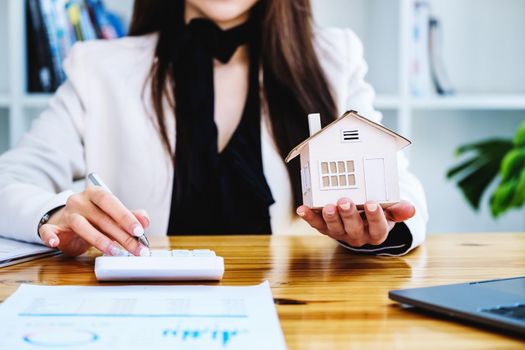 Real estate agents, land purchases and sales, property taxes, real estate owners are using calculators to calculate home and land tax expenditures to manage financial and investment risks.
