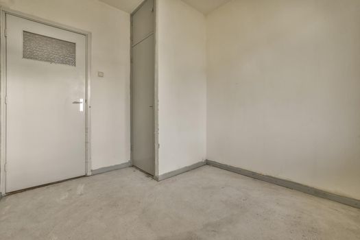 A small, empty room in white tones