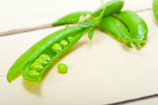 hearthy fresh green peas 