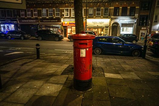 Round Post Post (UK London City)