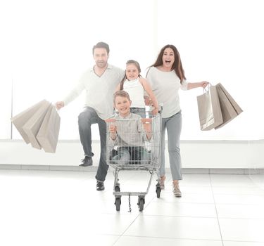 happy family in a hurry to shop