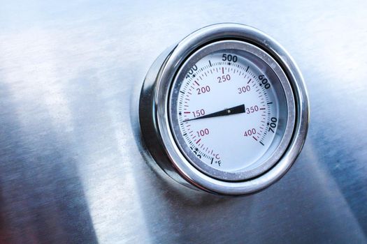 temperature gauge display barrel grill.