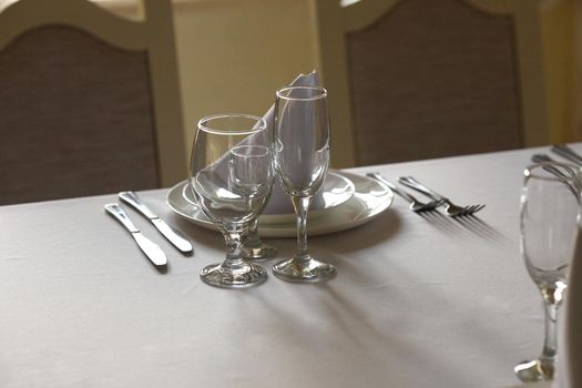 Table arrangement in an expensive haute restaurant