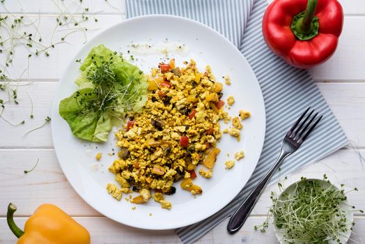 scrambled eggs veggies salad with sweet peppers