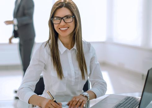successful business woman checks the financial schedule .photo with text space