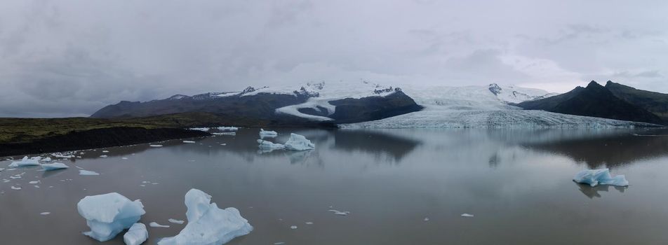 Glacier tongue with lake and icebergs panorama