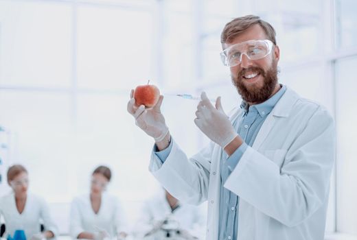 expert with an Apple standing in the laboratory