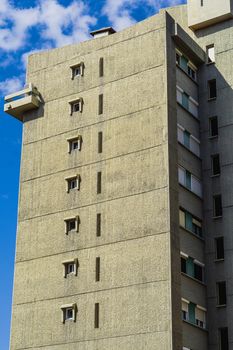 Brutalist concrete building, an architectural style that had its heyday between the 1950s and 1970s. In its beginnings it was inspired by the work of the Swiss architect Le Corbusier.