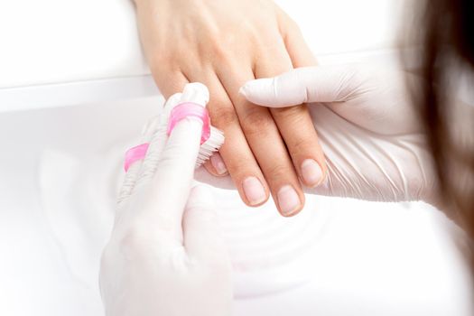 Manicure master removes dust.