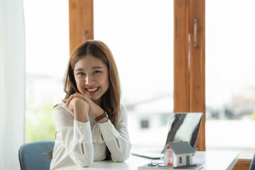 Business, finance and employment, asian female successful entrepreneurs concept. Confident professional female asian real estate broker showing good deal, look at camera and smiling