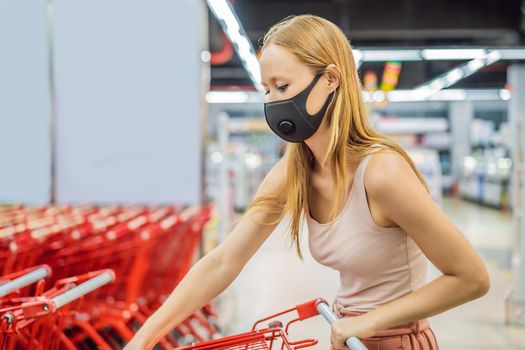 Alarmed female wears medical mask against coronavirus while grocery shopping in supermarket or store- health, safety and pandemic concept - young woman wearing protective mask and stockpiling food