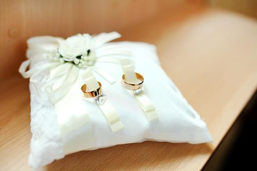 Wedding rings on the lace pillow