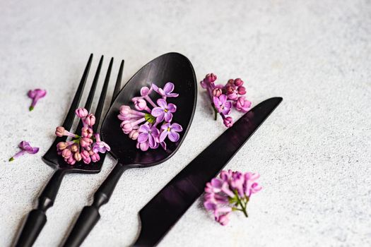 Spring place setting with lilac flowers