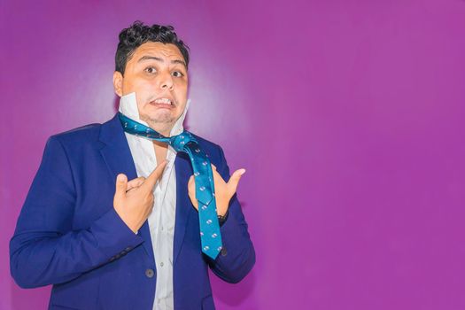 Nicaraguan man looking to know how to tie a tie knot