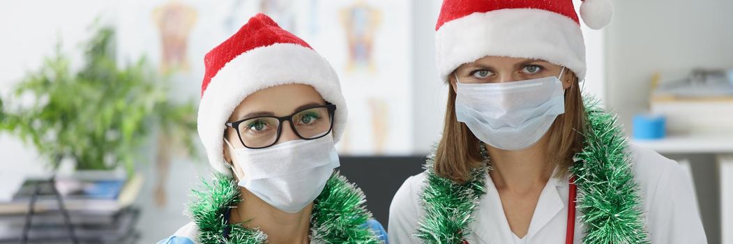 Medical workers meet new year in hospital with decoration