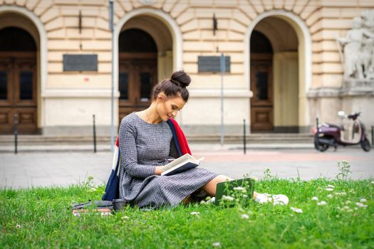 Student woman reading the book