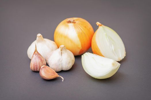 Unpeeled raw garlic and onion