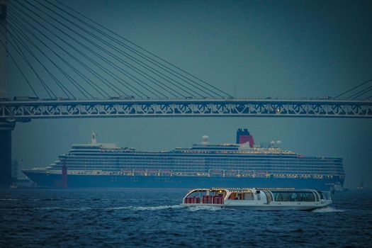 Luxury vessel (Queen Elizabeth) and Yokohama Baybridge