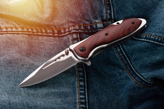 folding knife with wooden handle