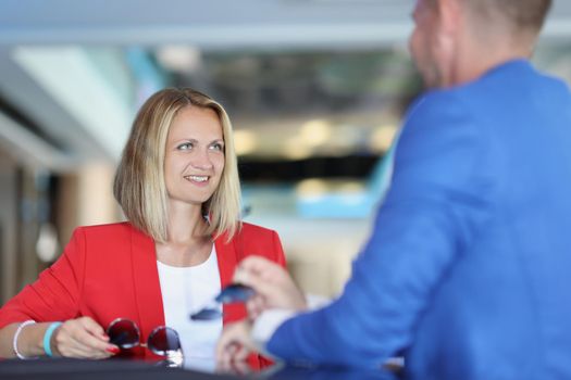 Smiling businesswoman communicates with a man in cafe