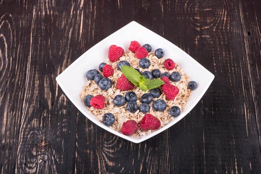 Oat flakes with berries