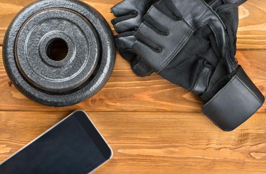 Weight plates, gloves and smartphone