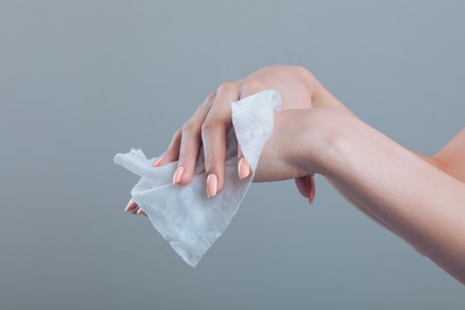 Prevention of infectious diseases - Cleaning hands with wet wipes