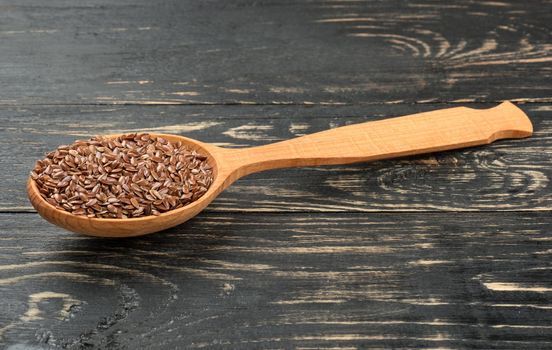Flax seeds in spoon