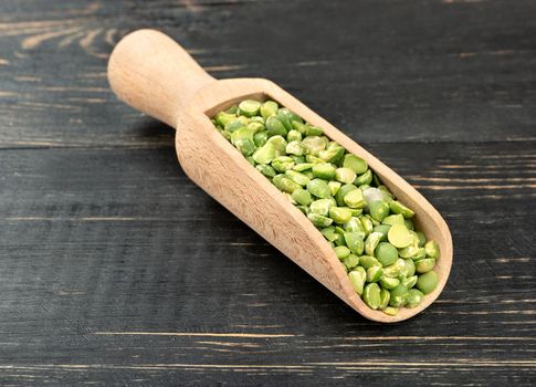 Dry green peas in scoop