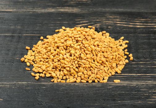 Pile fenugreek grains