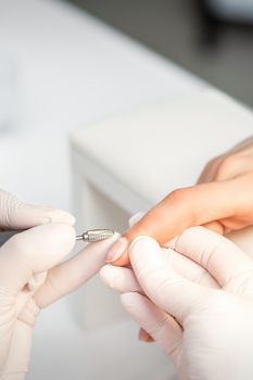 Manicure master removes nail polish