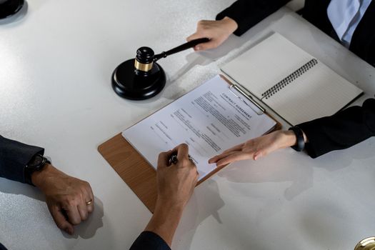 The Legal Execution Department makes an appointment with the customer to sign a mediation agreement to pay the debt - top view