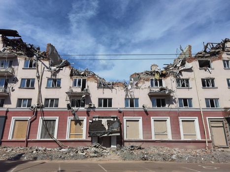 The consequences of the explosion of the hotel Ukraine by a Russian missile.