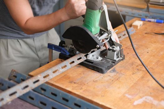 Craftsmen use iron cutters to assemble DIY projects during the holidays