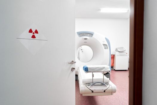 Machine to perform a tomography in a hospital
