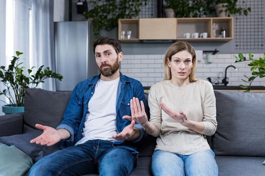online consultation with a family psychologist, seeds couple man and woman sitting on the couch