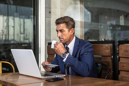 Businessman drinking coffee in cafe