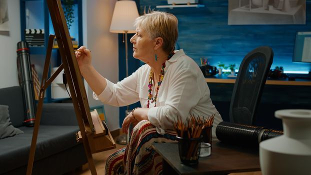 Retired woman looking at vase model for authentic inspiration