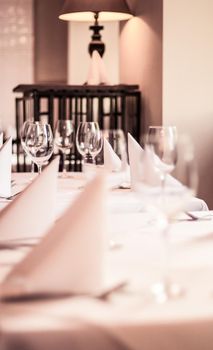 Celebration event, interior design and luxury service concept - Restaurant table setting, classic decor