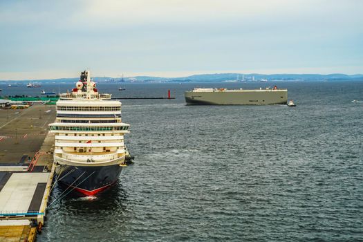 Luxury vessel (Queen Elizabeth) anchored at Daikoku