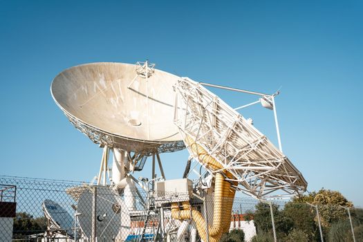 Earth based astronomical radio telescope
