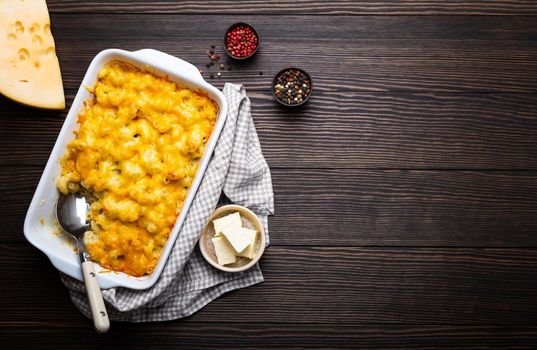 Macaroni and cheese in casserole