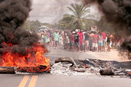 highway protest in southern bahia