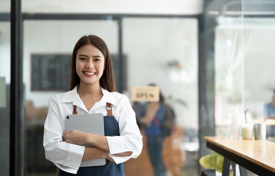 Asian women Barista smiling working small business owner food and drink cafe concept