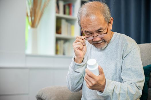 Asian old man buy herbal self cure Rx pill online from pharmacy