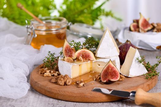 Brie cheese with honey and figs