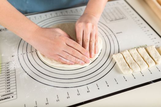 Using the kitchen silicone baking mat in the cooking process