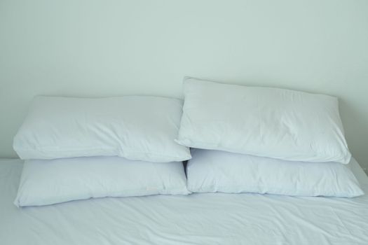 white pillow lined up on bed 